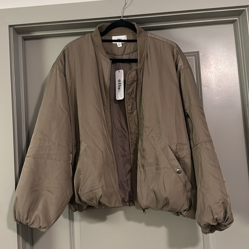 NWT Olia from Vici Oversized Olive Bomber Jacket - Picture 4 of 6